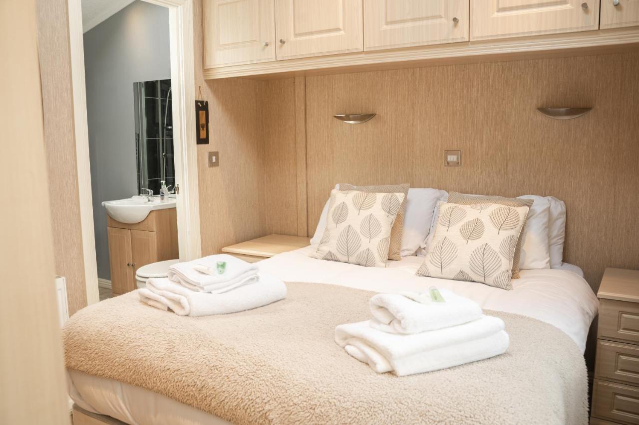Pass The Keys The Lodge At Point House Farm - Sleeps Up To 6 切斯特 外观 照片