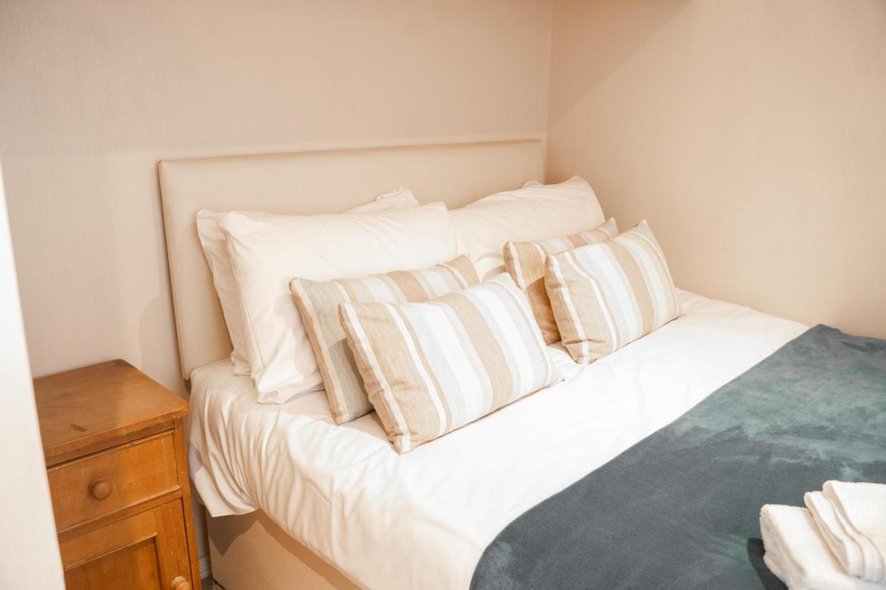 Pass The Keys The Lodge At Point House Farm - Sleeps Up To 6 切斯特 外观 照片